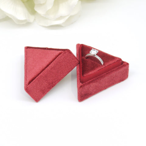 Red Triangle Single Velvet Ring Box
