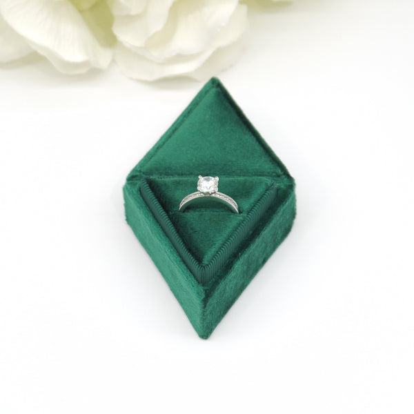 Green Triangle Single Velvet Ring Box
