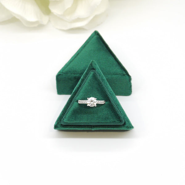 Green Triangle Single Velvet Ring Box