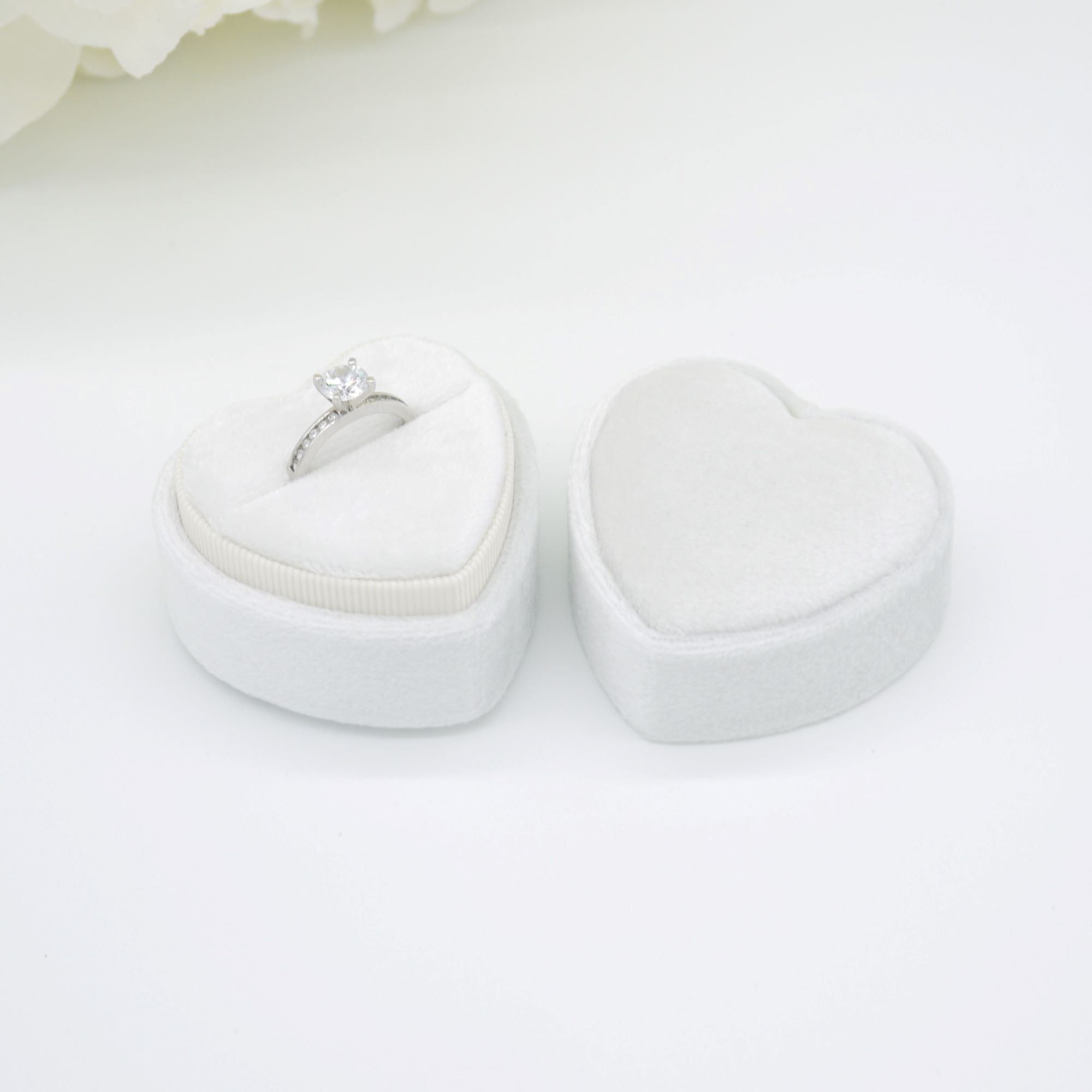 Ivory Heart Single Velvet Ring Box