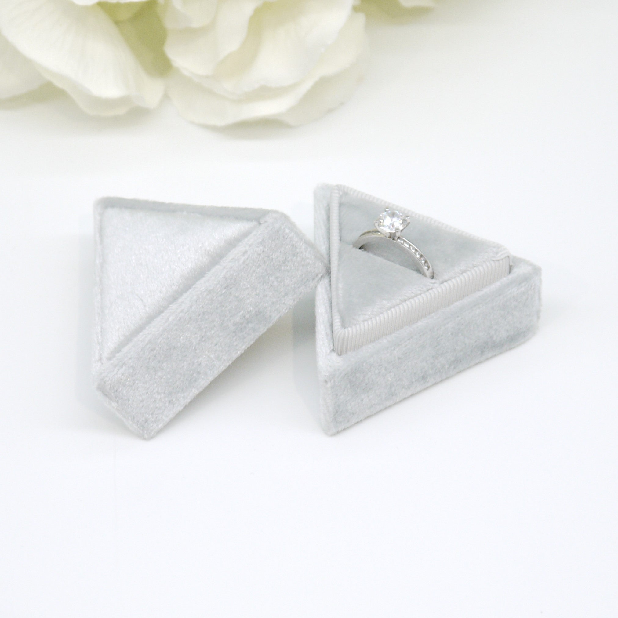 Light Grey Triangle Single Velvet Ring Box