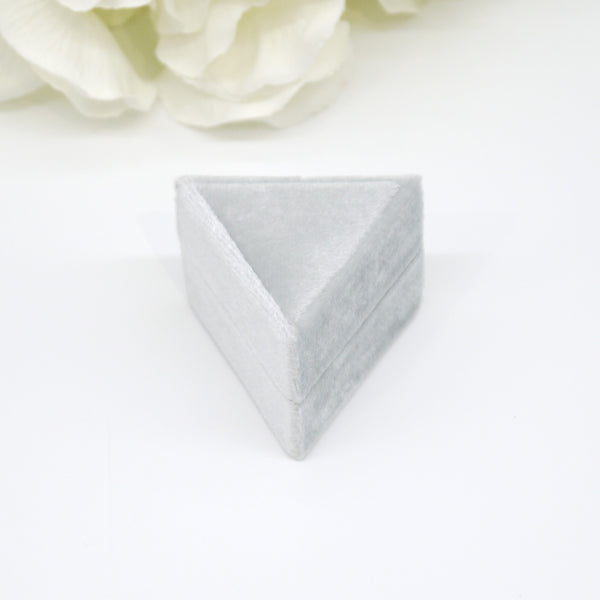 Light Grey Triangle Single Velvet Ring Box
