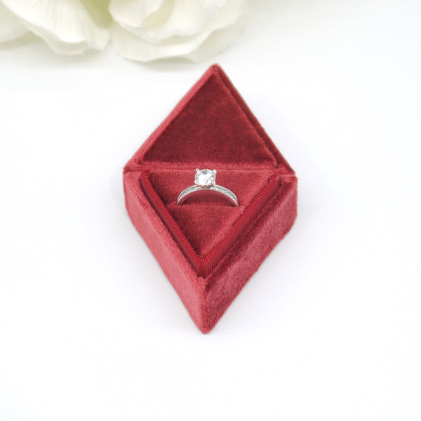 Red Triangle Single Velvet Ring Box