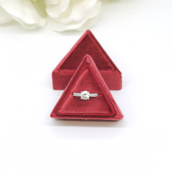 Red Triangle Single Velvet Ring Box